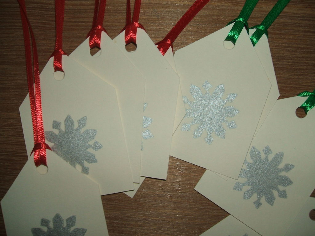 Snowflake print gift tags